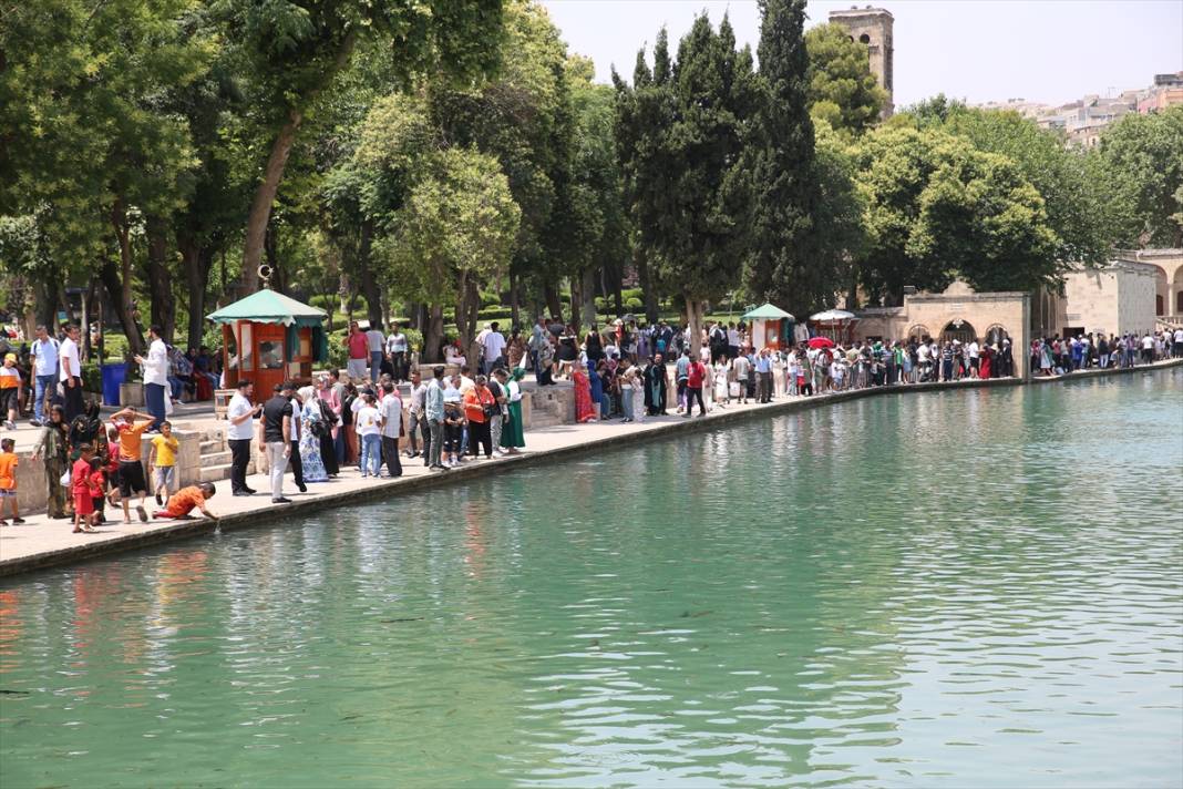 52 derece görülen şehirde vatandaş serinlemek için ne yapacağını şaşırdı 2